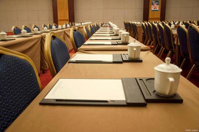 專(zhuān)業(yè)會(huì)議音樂(lè)指南 從暖場(chǎng)到頒獎(jiǎng)，打造高效會(huì)議氛圍